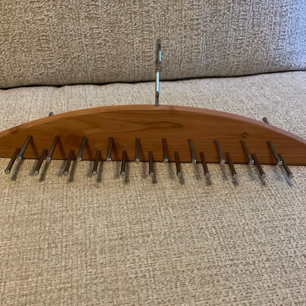 Cedar Tie Rack Organizer Hanger Holds 42